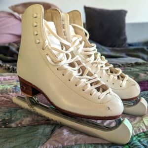 Riedell Leather Figure Skates Size 5.5 with MK Club 2000 Blades